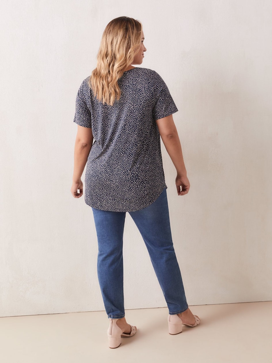 Modern-Fit Scooped Neck Printed Tee - In Every Story