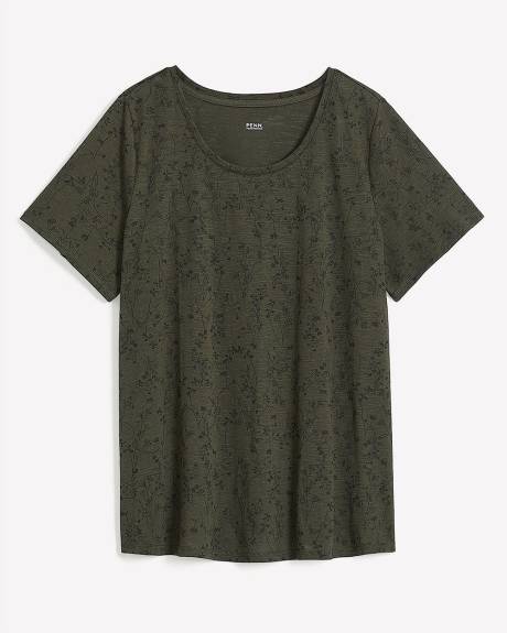 Printed Curvy-Fit Crewneck Tee - PENN. Essentials