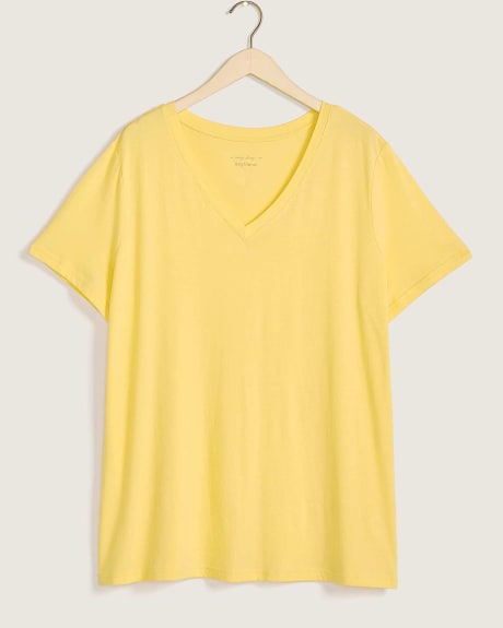 Boyfriend Fit V-Neck T-Shirt - In Every Story