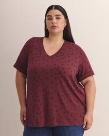 Boyfriend-Fit V-Neck T-Shirt - PENN. Essentials