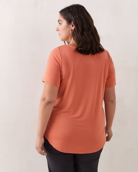 Modern Fit Scoop Neck T-Shirt - In Every Story