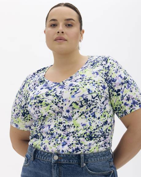 Silhouette-Fit V-Neck T-Shirt - Addition Elle - PENN. Essentials