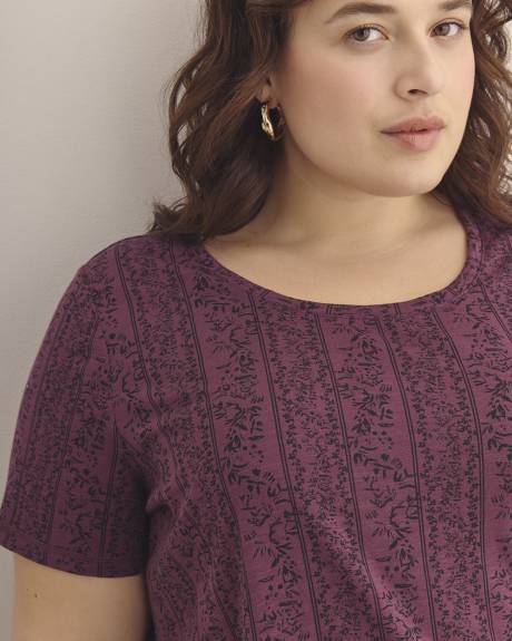 Printed Curvy-Fit Crewneck Tee - PENN. Essentials