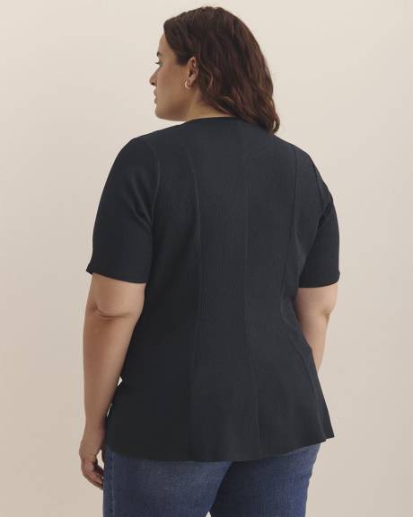 Haut évasé à col rond et coutures princesses