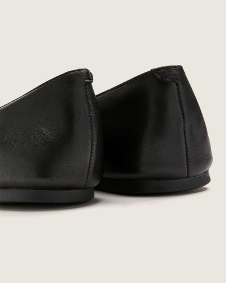 Wide-Width Pointy-Toe Leather Loafers - Steve Madden