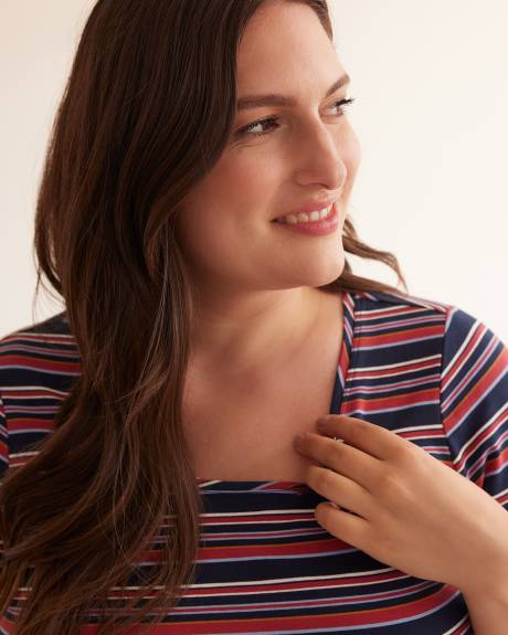 Silhouette-Fit Scooped Neck T-Shirt - PENN. Essentials