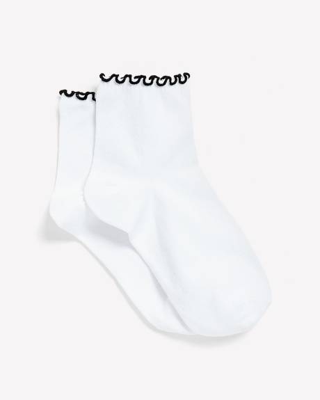 Lettuce-Edge Ankle Socks with Contrast Stitch