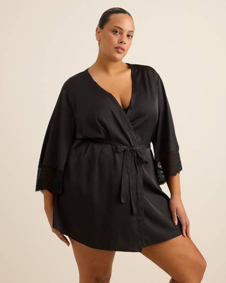 Peignoir sexy en satin noir avec dentelle - Déesse Collection