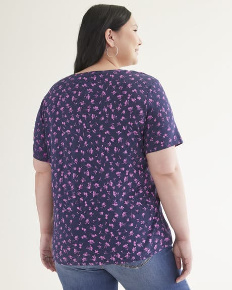 Boyfriend-Fit Short-Sleeve Scooped Neck Tee with Screenprint