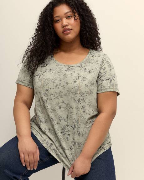 Printed Curvy-Fit Crewneck Tee - PENN. Essentials