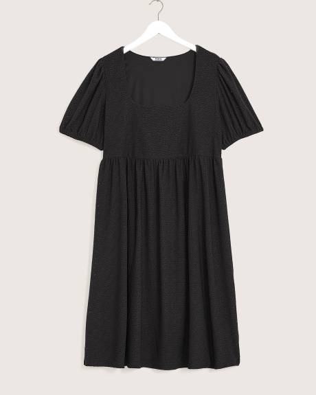 Robe en tricot brodé avec manches ballon