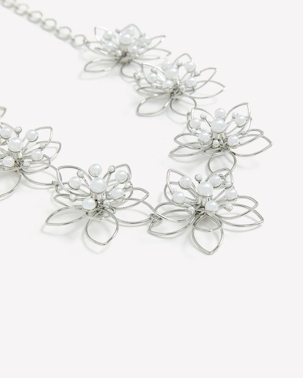 Short Flower Necklace with Pearl Penningtons
