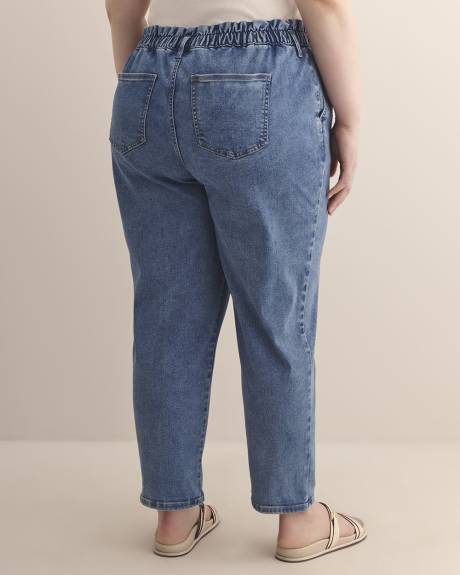 Pantalon à taille froncée et jambe fuselée