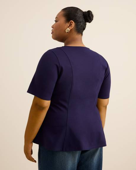 Haut cintré et évasée à manches courtes et col rond