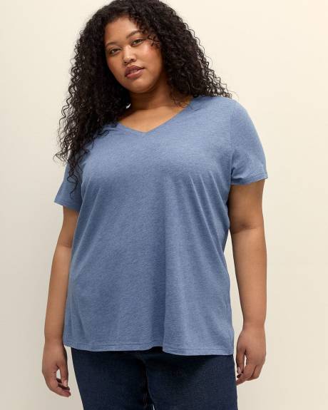 Boyfriend-Fit V-Neck Tee - PENN. Essentials