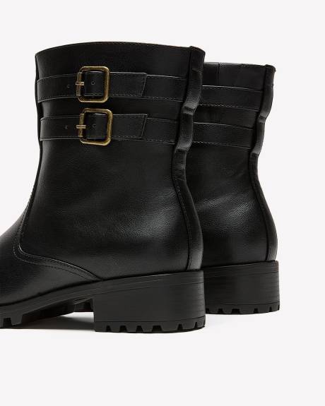 Bottillon noir à double bride et talon bas, pied très large