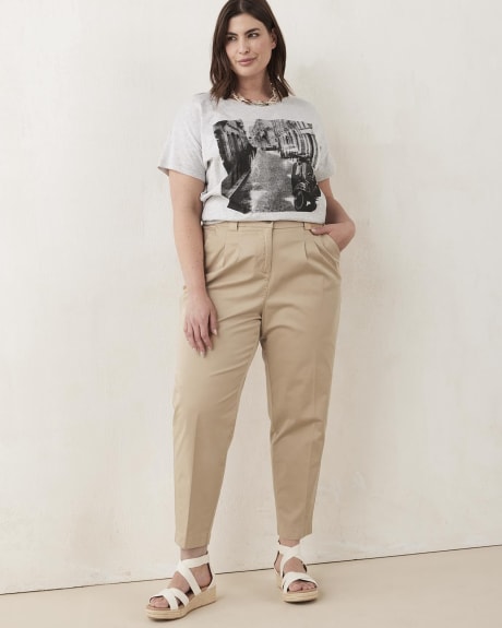 Front Print Crew-Neck Tee with High-Low Hem
