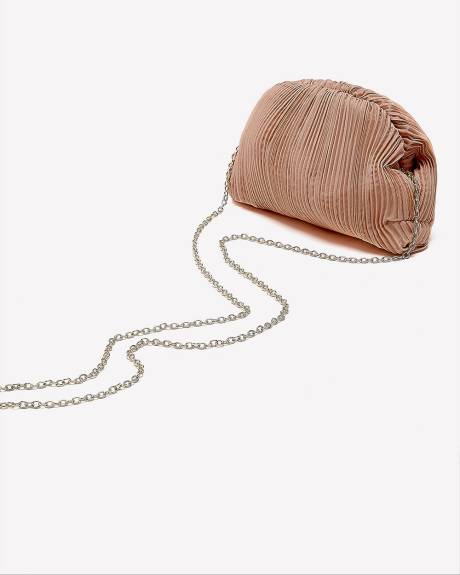 Sac à main rose plissé avec chaîne dorée