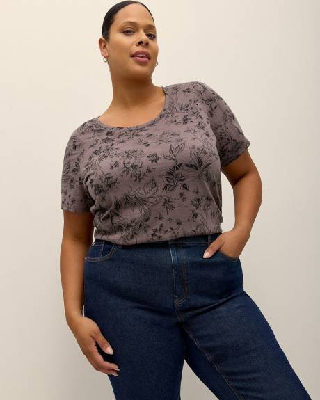 Printed Curvy-Fit Crewneck Tee - PENN. Essentials