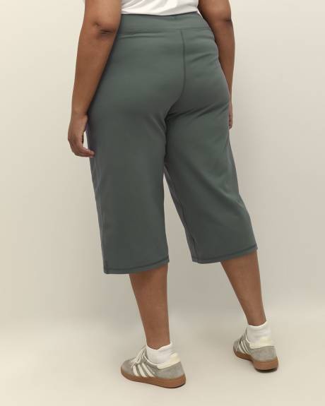 Basic Relax Capri Pant - Active Zone