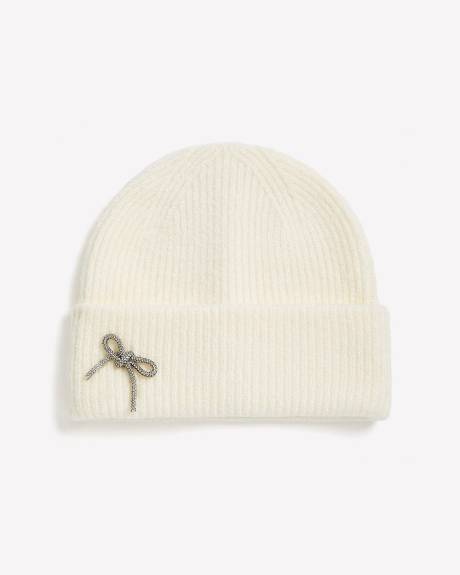 Bonnet en tricot côtelé avec boucle scintillante