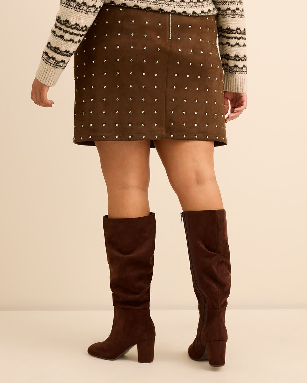 Mini jupe en faux suède marron avec pierres scintillantes Mini jupe en faux suède marron avec pierres scintillantes