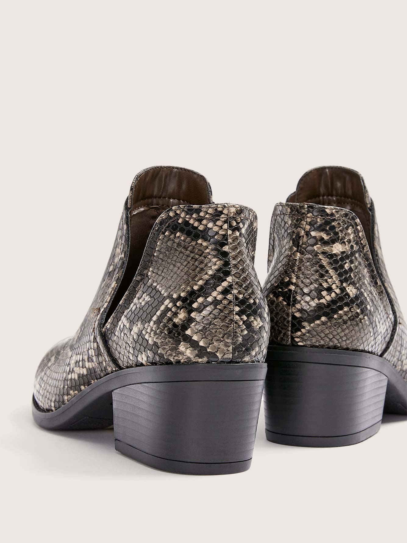 bottines plates ouvertes sur le coté