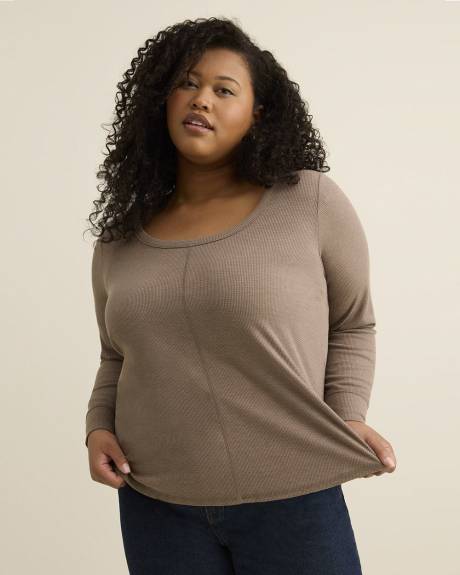 Curvy-Fit Long-Sleeve Waffle Tee - PENN. Essentials