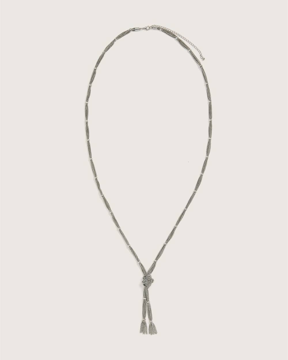 Long collier avec pendentif noué