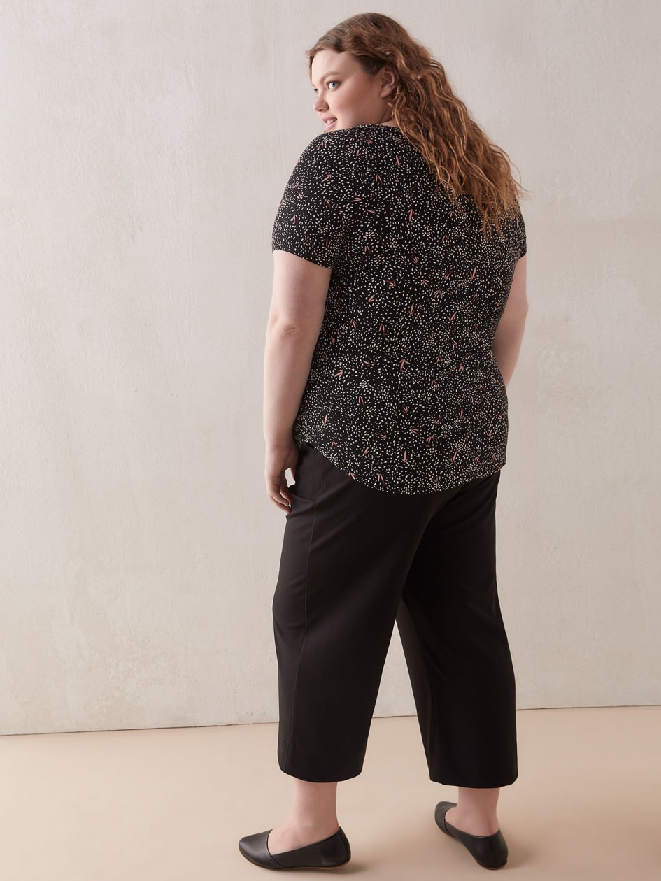 Modern-Fit Scooped Neck Printed Tee - In Every Story