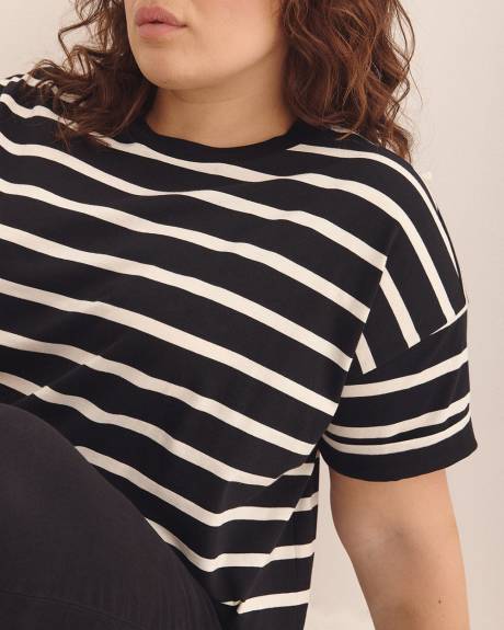 Boxy Short-Sleeve Crewneck T-Shirt - PENN. Essentials