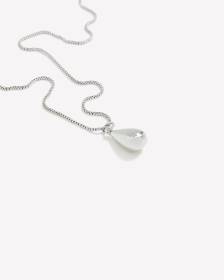 Petit collier d&eacute;licat avec pendentif en forme de goutte
