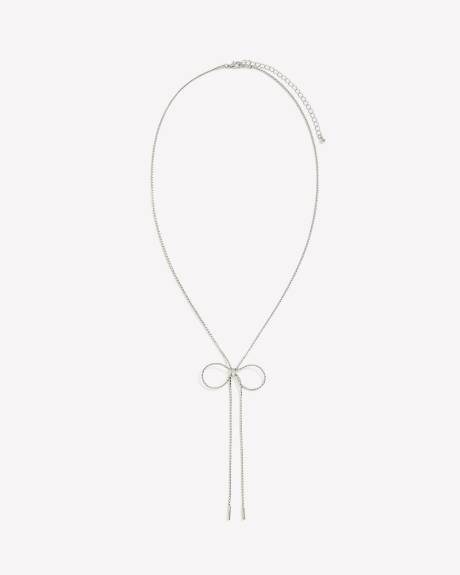 Collier argenté moyen avec pendentif en boucle