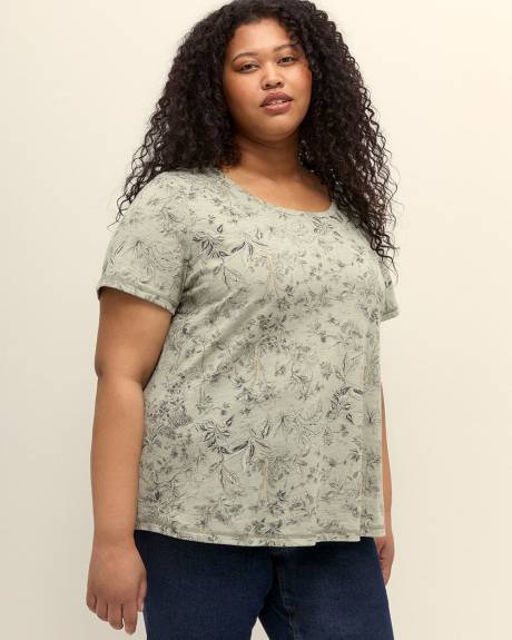 Printed Curvy-Fit Crewneck Tee - PENN. Essentials
