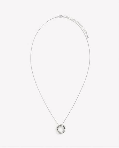 Collier long avec bagues en pendentifs