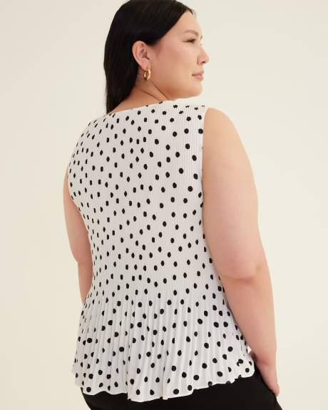 Responsible, Sleeveless A-Line Pleated Blouse