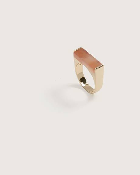 Bague plate avec dessus en résine marbrée