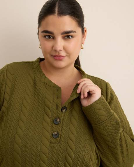 Long-Sleeve Cable Knit Buttoned Crewneck Top