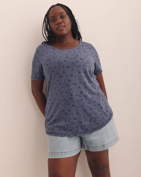 Printed Curvy-Fit Crewneck Tee - PENN. Essentials