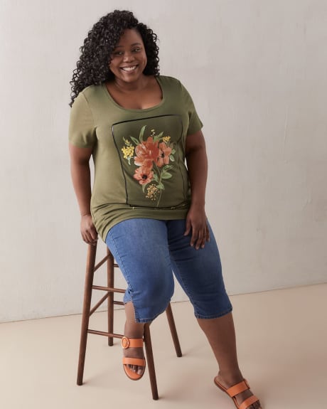 Boyfriend Fit Scoop Neck T-Shirt - In Every Story
