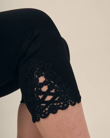 Capri Legging with Crochet at Hem - PENN. Essentials