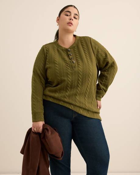 Long-Sleeve Cable Knit Buttoned Crewneck Top