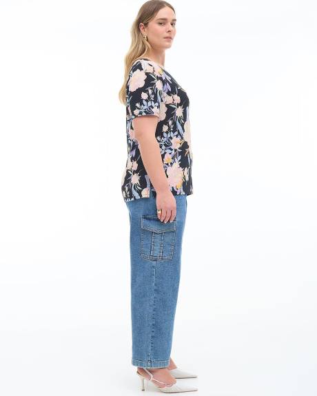 T-shirt avec encolure en V, coupe silhouette - Addition Elle - Essentiels PENN.