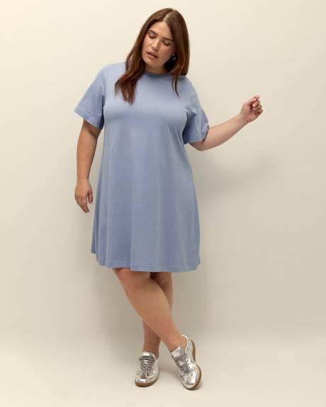 Robe évasée avec col rond et manches courtes à volants, tissu responsable