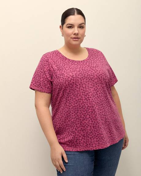 Printed Curvy-Fit Crewneck Tee - PENN. Essentials