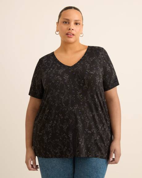 Modern-Fit Short-Sleeve V-Neck Tee Modern-Fit Short-Sleeve V-Neck Tee