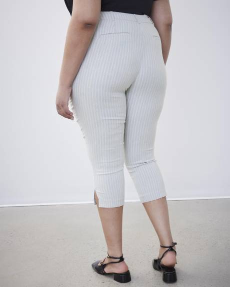 Pantalon capri rayé, coupe ingénieuse
