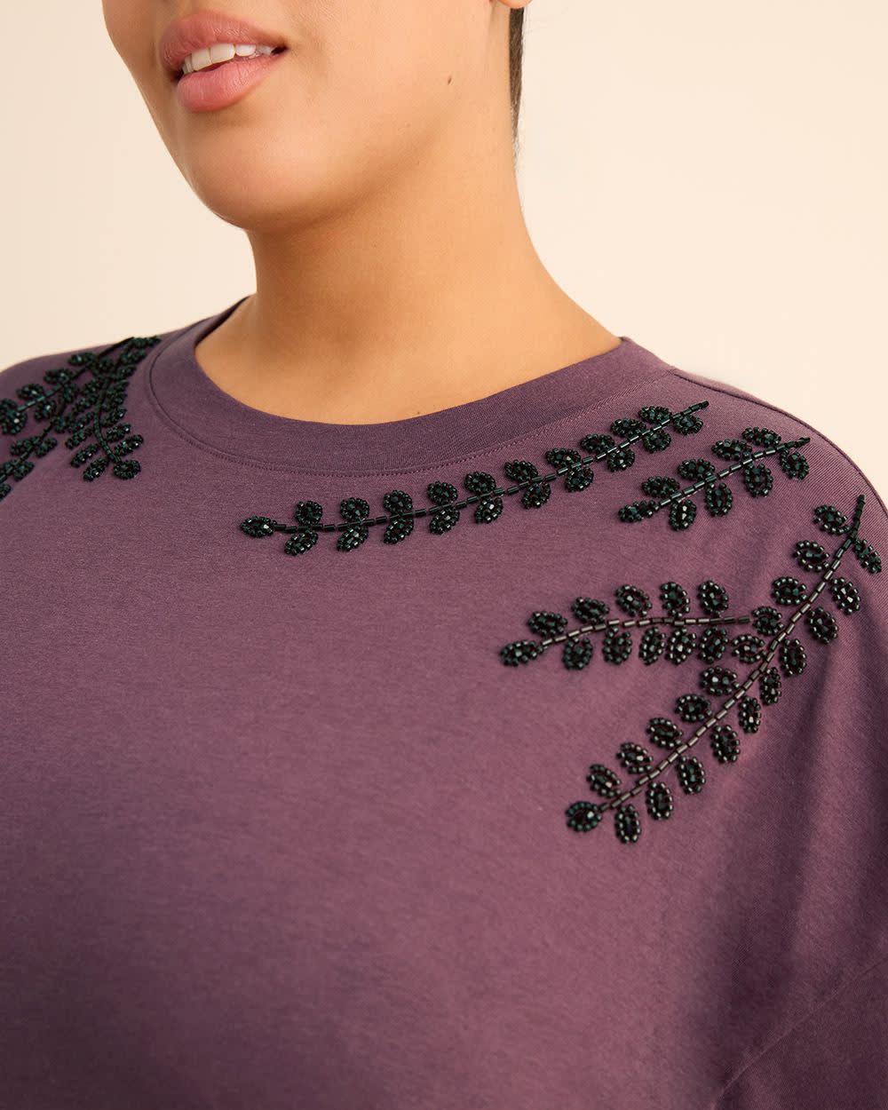 Crewneck Knit Top with Leaf Rhinestone Embellishment Crewneck Knit Top with Leaf Rhinestone Embellishment