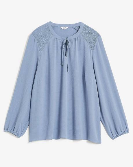 Blouse avec col fendu et smocks aux épaules