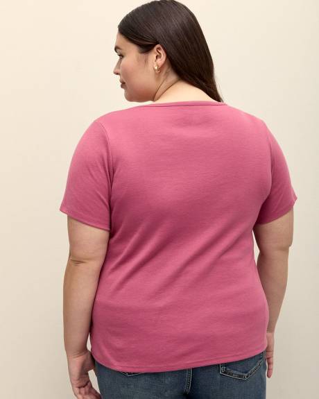 Girlfriend-Fit Tee with Buttons - PENN. Essentials